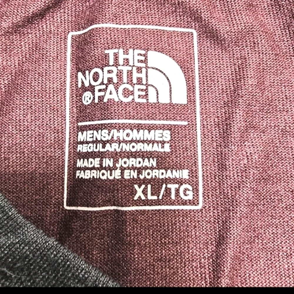 The North Face Men's XL Flashdry Burgundy Casual Shortsleeve T-shirt